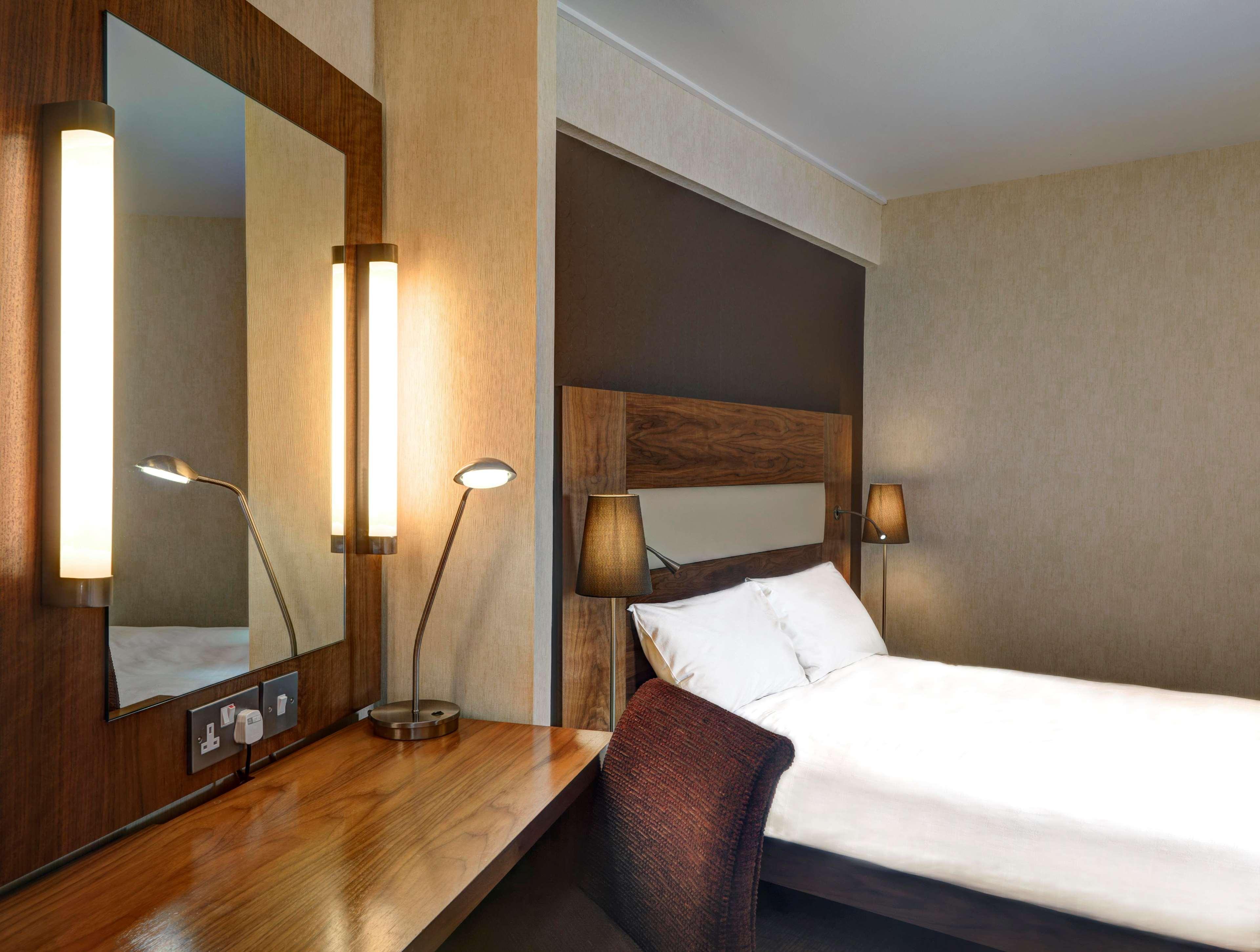 Doubletree By Hilton Aberdeen Treetops 外观 照片