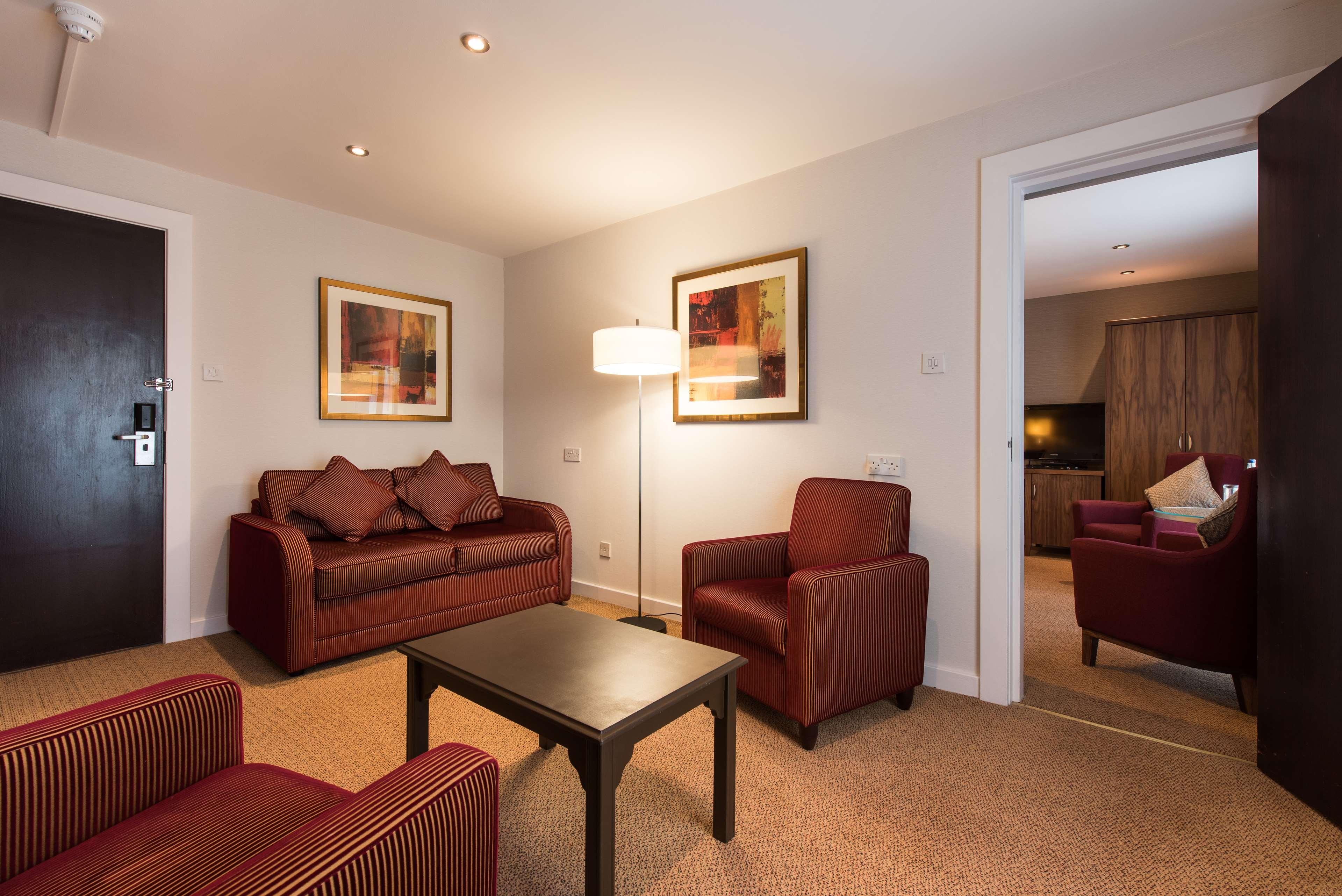 Doubletree By Hilton Aberdeen Treetops 外观 照片